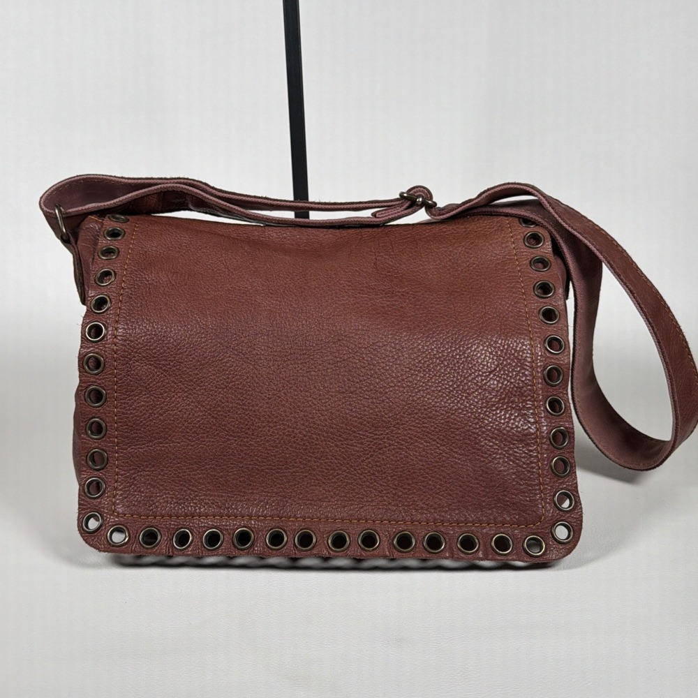 Wilsons Leather Brown Pebbled Leather Grommet Crossbody Y2K VTG Bag Boho Purse